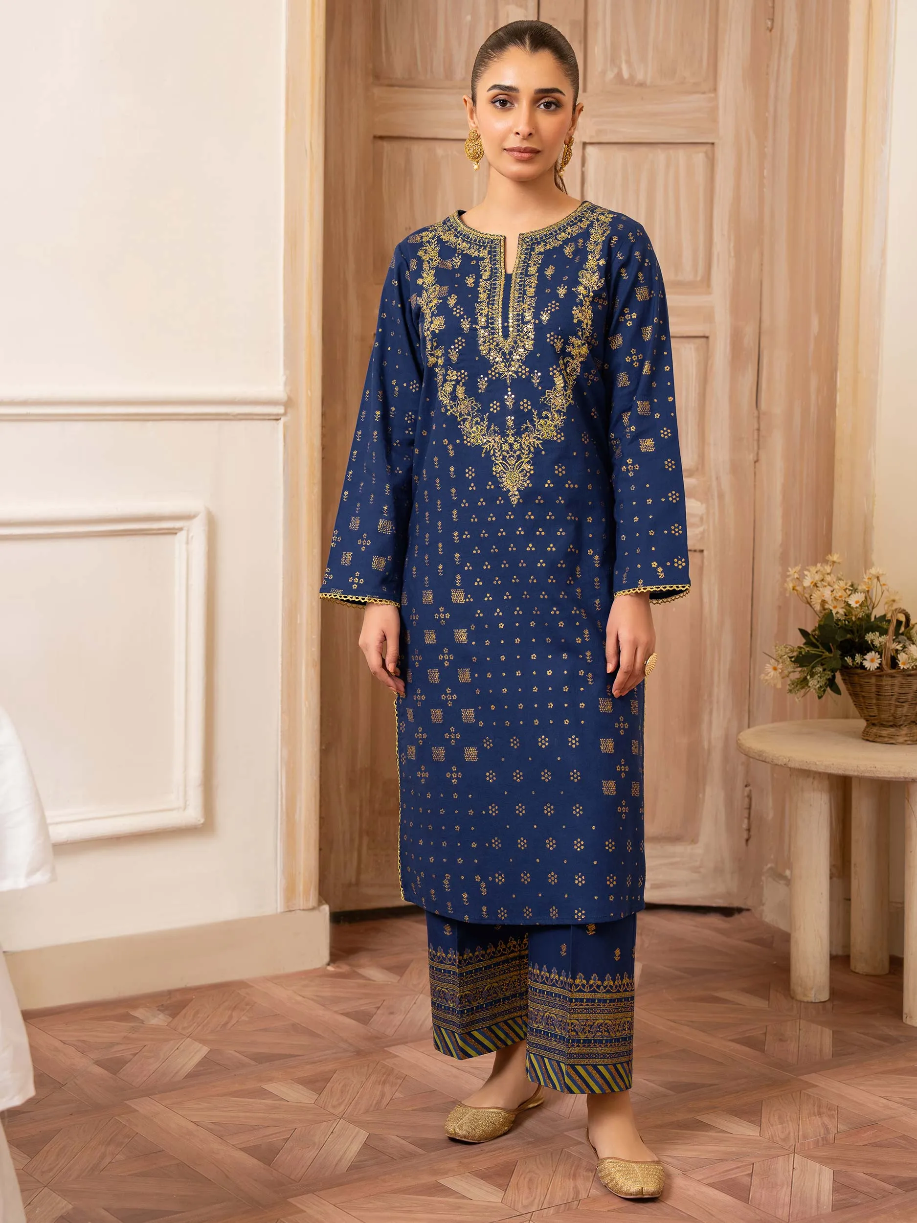 2 Piece Khaddar Suit-Embroidered (Unstitched)