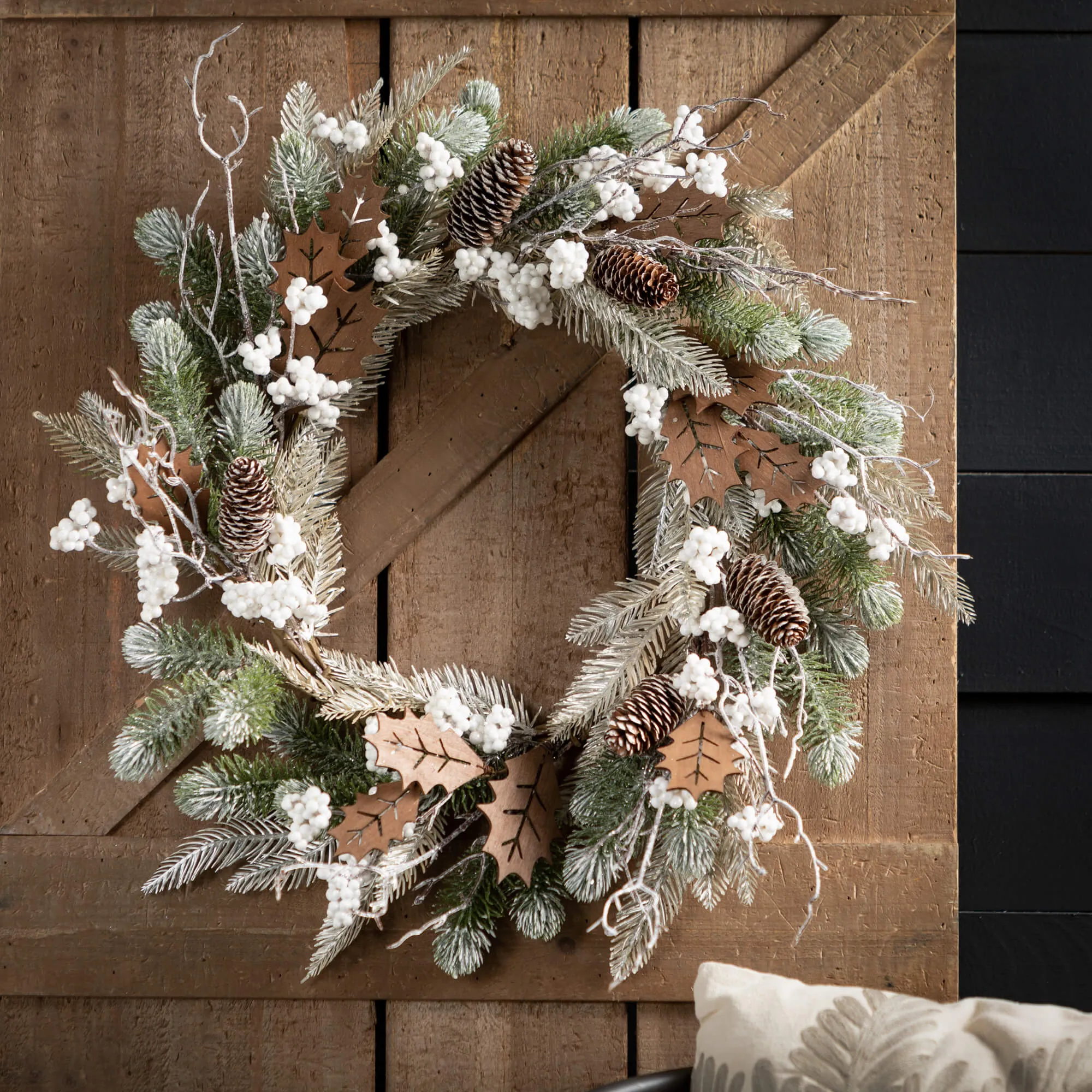22" Berry And Leaf Wreath
