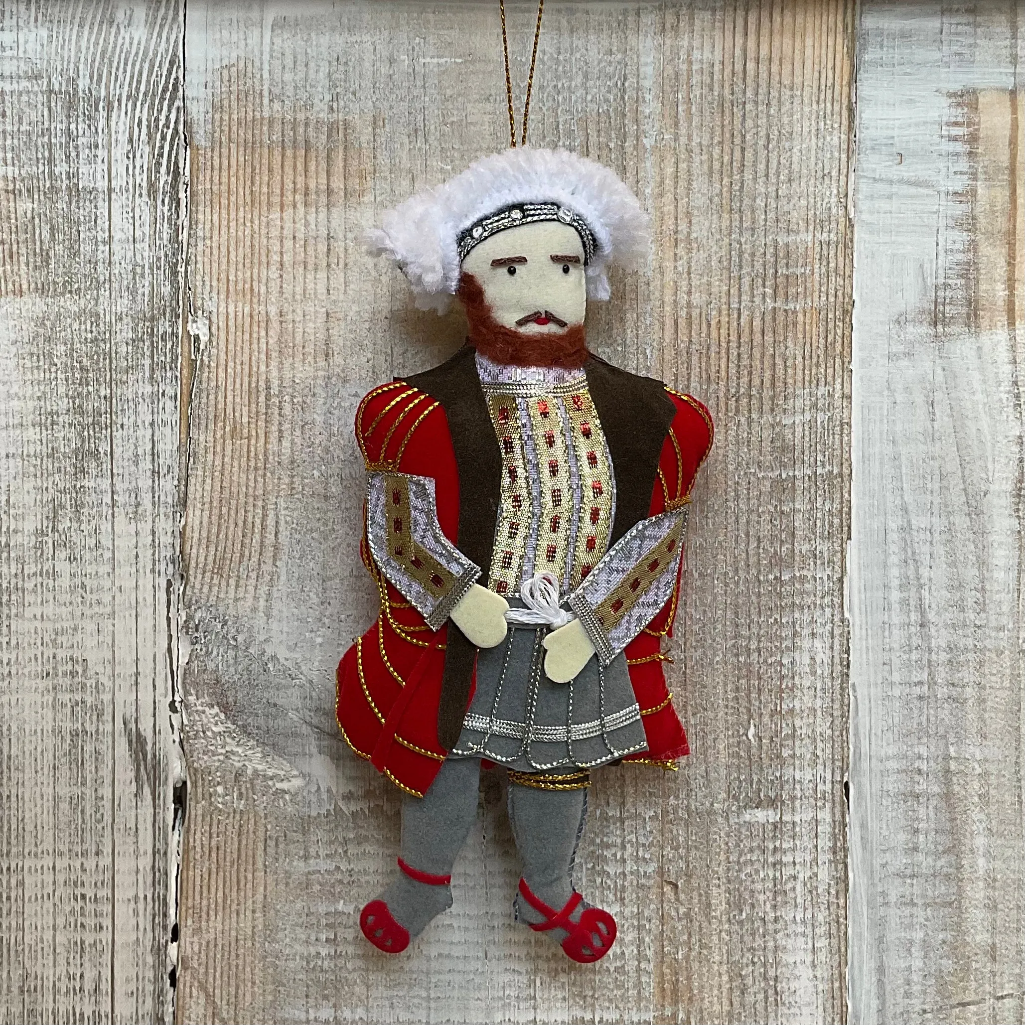 “Exquisite Henry VIII-Inspired Home Decor for Regal Elegance”