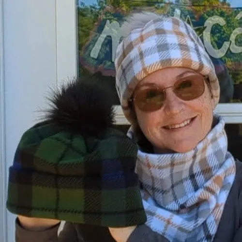 Pom Pom Toque and neckwarmer scarf set, polar fleece, full pattern, in digital format, in 3 sizes