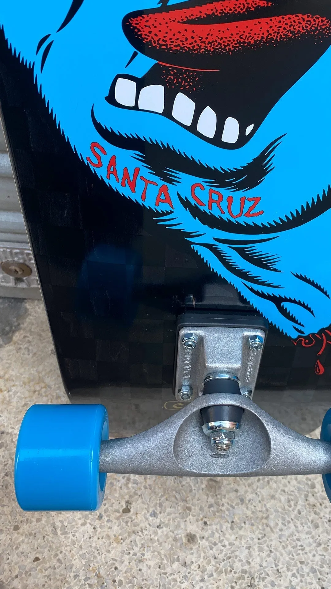 Santa Cruz Carver Screaming Hand Check 9.80 Surf Skate - Completo